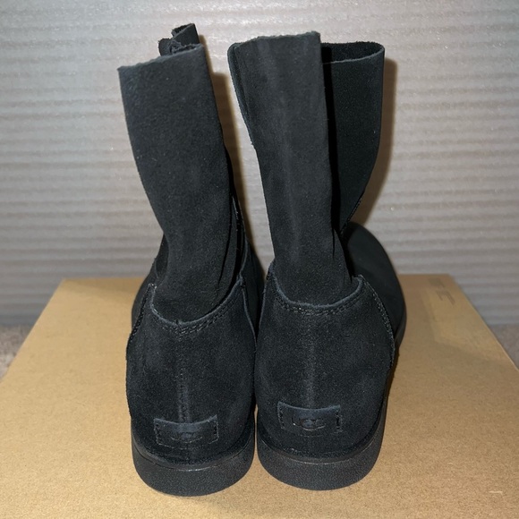 UGG Boot - Picture 10 of 16